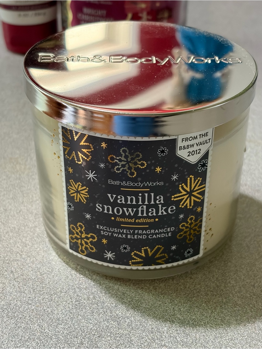 Bath & Body Works Vanilla Snowflake Candle - White & Silver